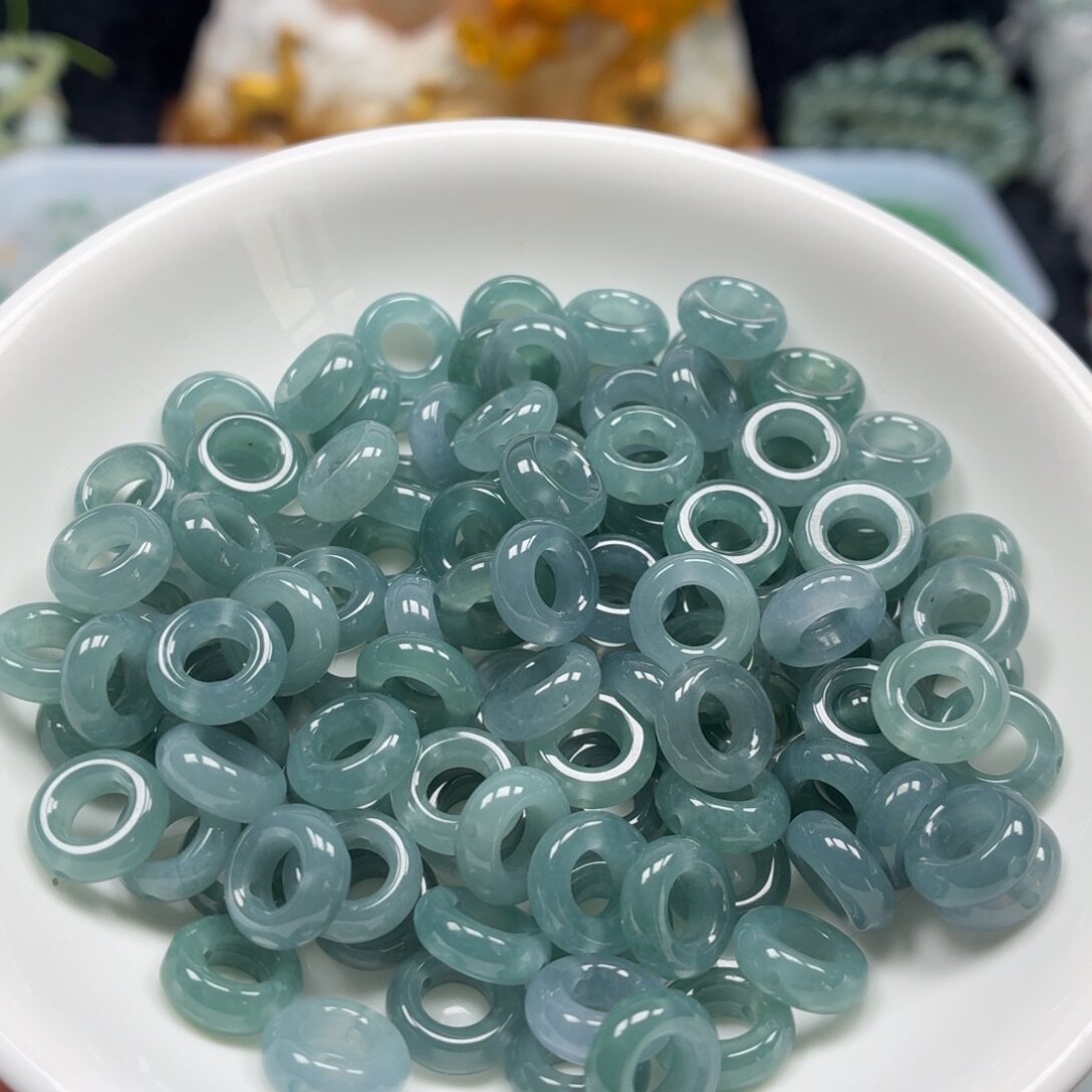 翡翠A货卡10mm冰蓝水通孔跑环15个（内径约4mm）