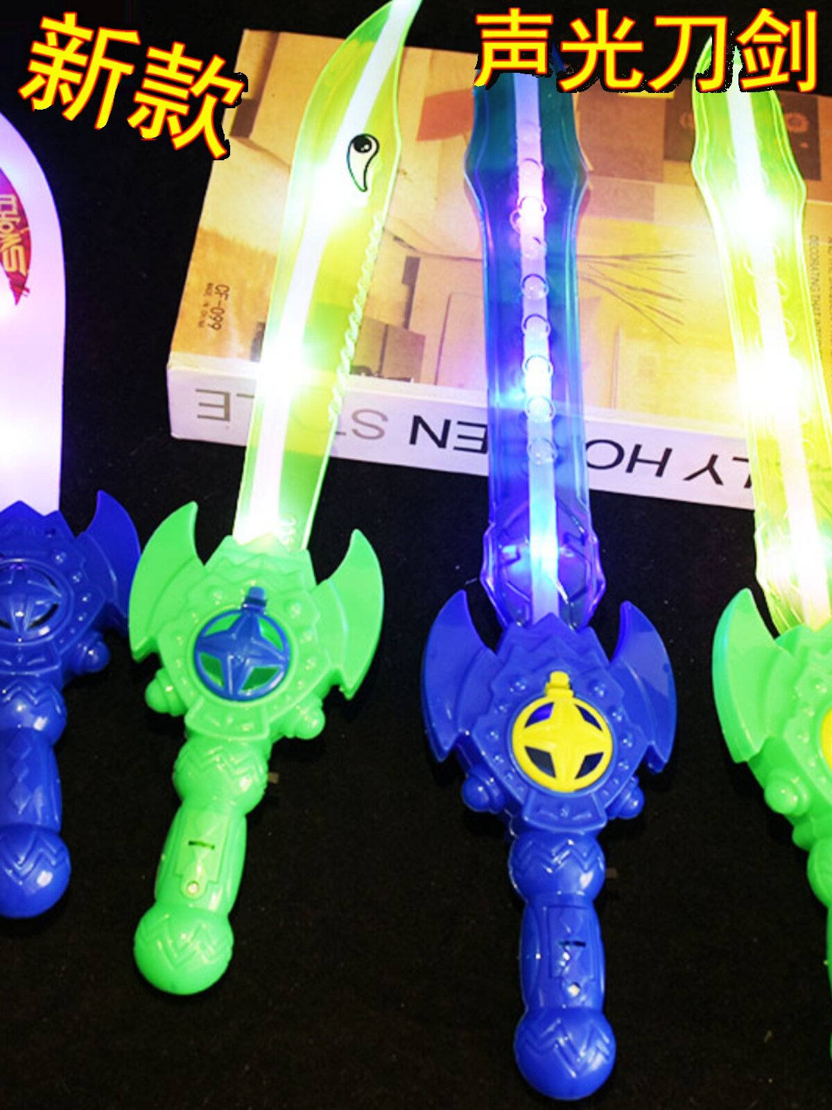 어린이 장난감 칼 소년 음악 소리와 빛 장난감 야시장 빛나는 장난감 새로운 빛나는 거리 노점 야시장 공급