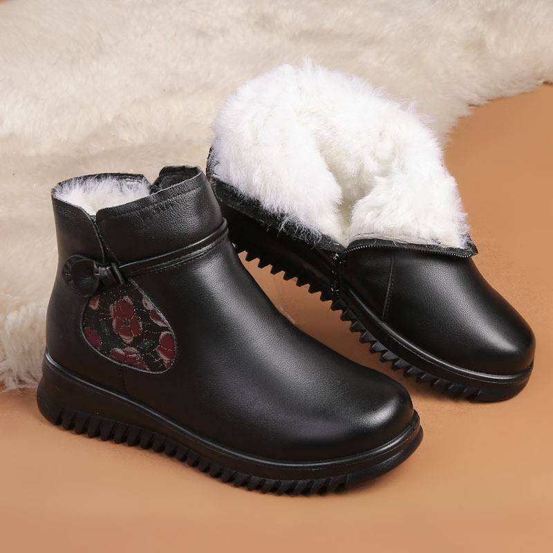 冬季新款真皮羊毛妈妈棉鞋软底防滑中老年短靴加绒保暖老人女靴子