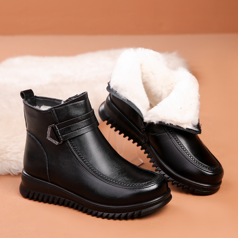 冬季新款真皮羊毛妈妈棉鞋加绒保暖中年女短靴中老年老人防滑皮鞋