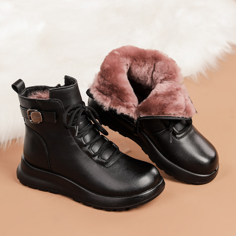 冬季新款加绒保暖妈妈鞋棉鞋真皮防滑中老年人软底女短靴子