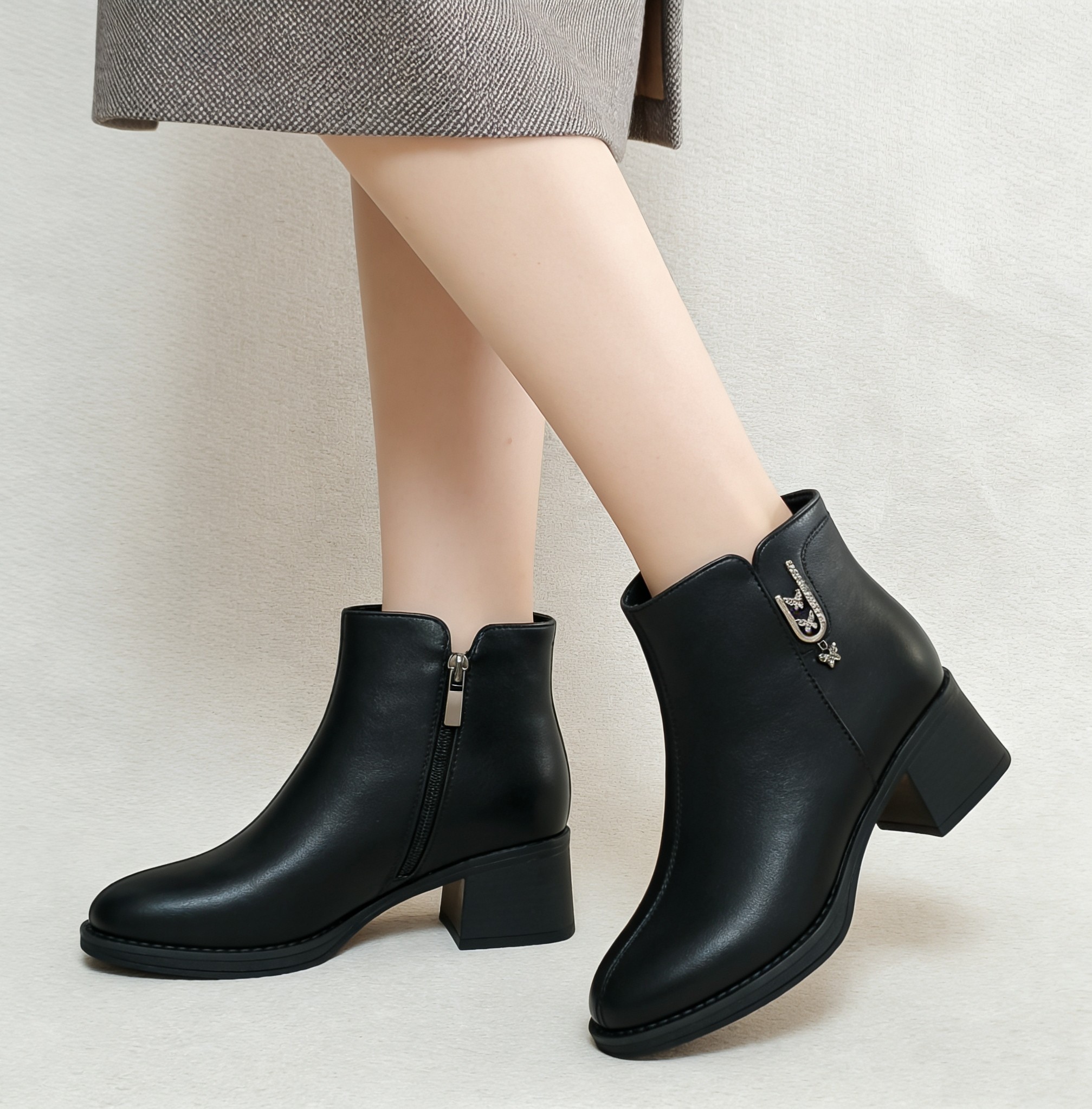 粗跟短靴女2025秋冬新款中年妈妈鞋女靴子保暖加绒皮鞋7732