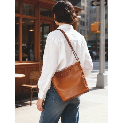 新款真皮女包水桶包头层牛皮复古镂空植鞣皮单肩斜跨包法式简约