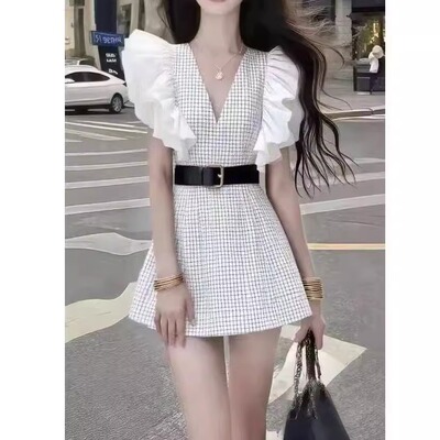 2026夏季新款温柔穿搭V领碎花收腰连衣裙轻奢时尚小众高级氛围感