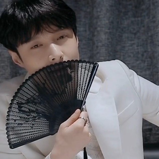 張藝興扇子全竹扇梅花新中式折扇