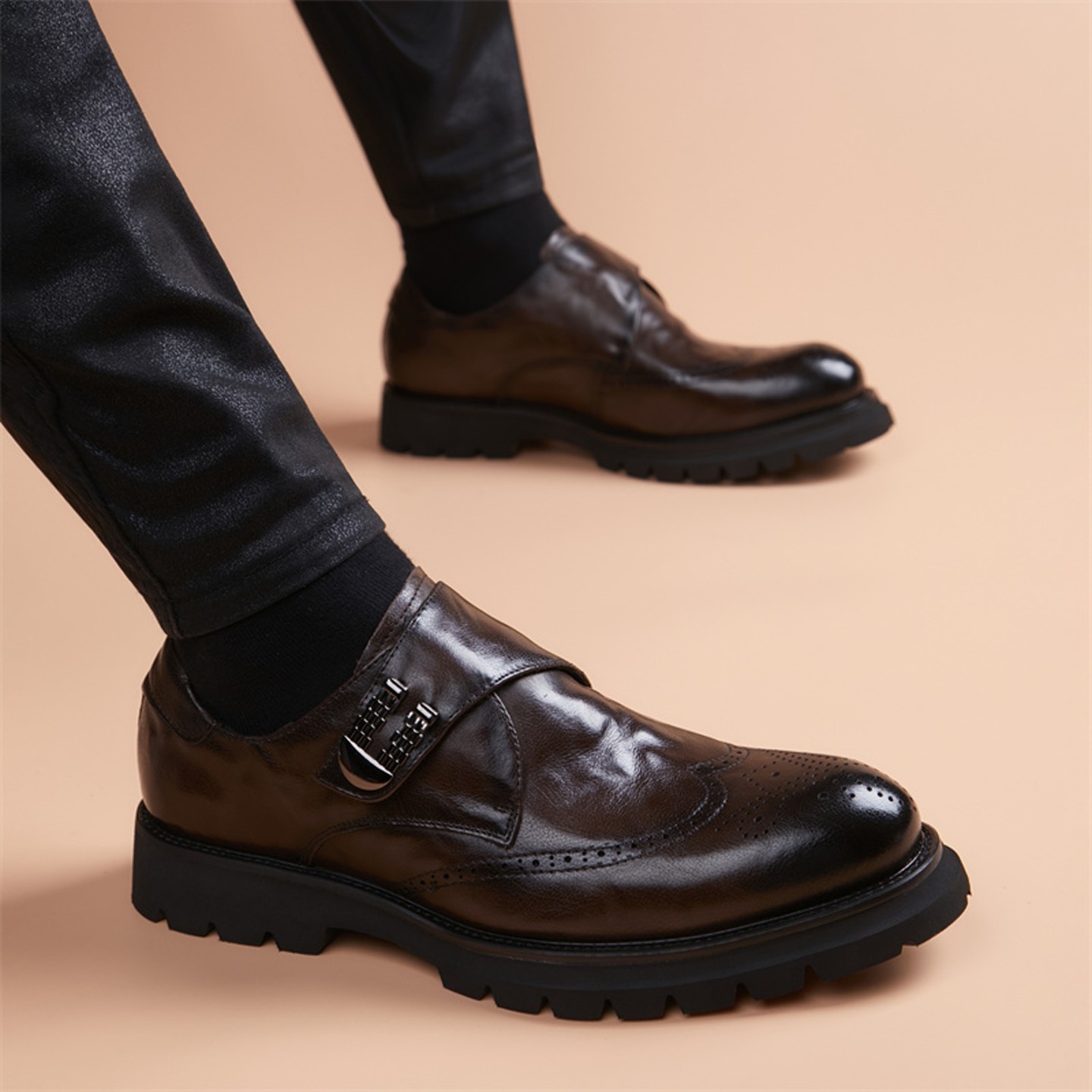 2026新款男鞋春季真皮透气商务皮鞋布洛克雕花尖头搭扣正装孟克鞋