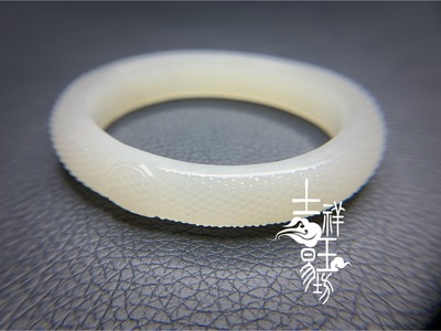 新疆贵妃镯仿古和田籽料