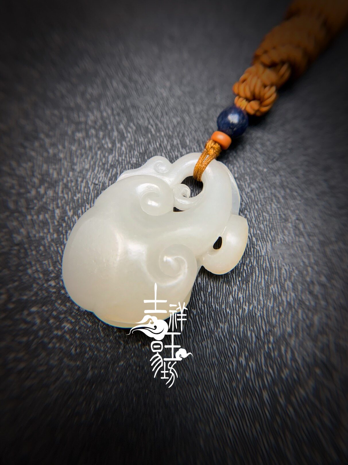 新疆和田玉 独籽料 如意 圆润造型挂件