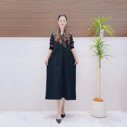 A247黑彩花气质秋冬轻奢针织连衣裙时尚复古时尚长裙玥玥羊