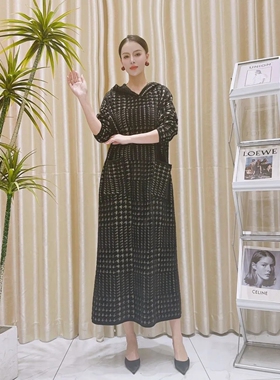 A172炭黑带帽提花时尚气质秋冬长款轻奢针织连衣裙休闲百搭玥玥羊