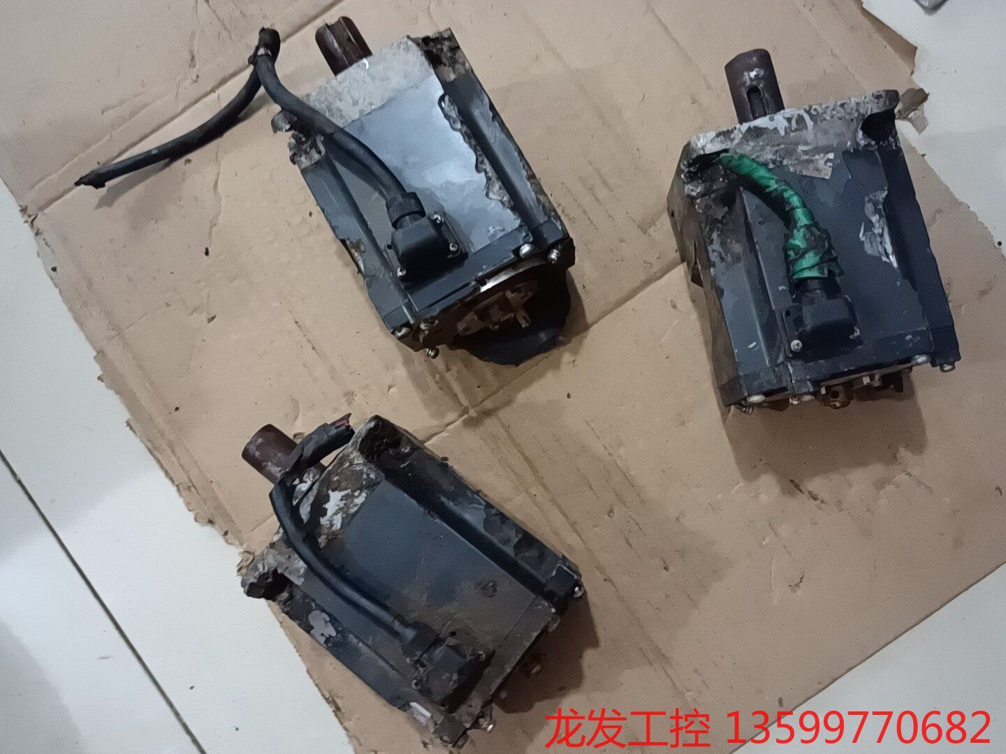 三菱750瓦伺服电机外壳磕碰厉害当配件卖三台260元包邮都能产议价