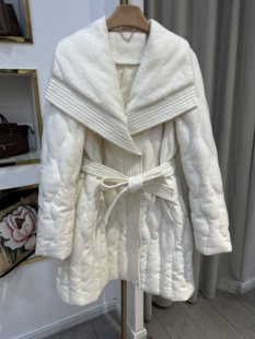 95白鹅绒收腰显瘦强缩羊毛鹅绒服实体店