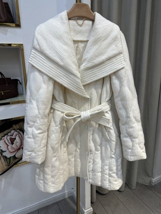 95白鹅绒收腰显瘦强缩羊毛鹅绒服实体店