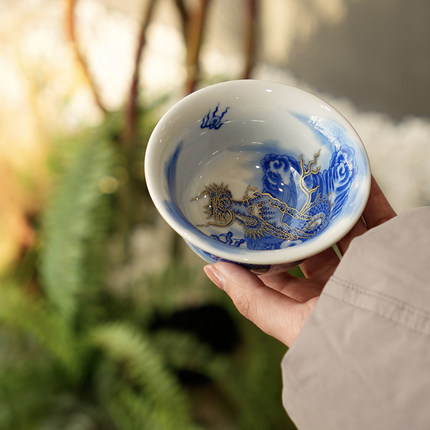 览物集齊南山房景德镇手绘青花描金龙纹主人茶杯