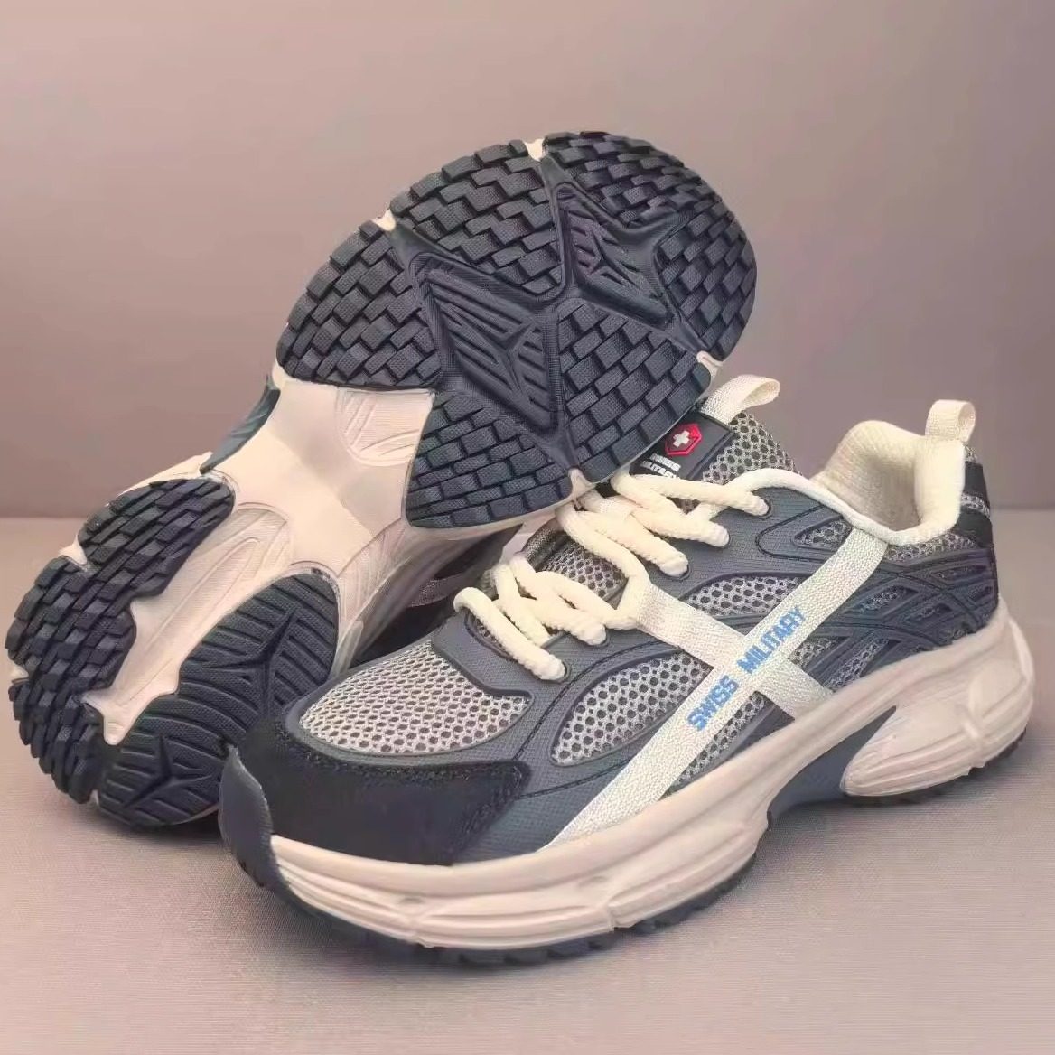 正品断码新款秋冬款潮流运动鞋男士户外跑步鞋女士厚底户外登山鞋