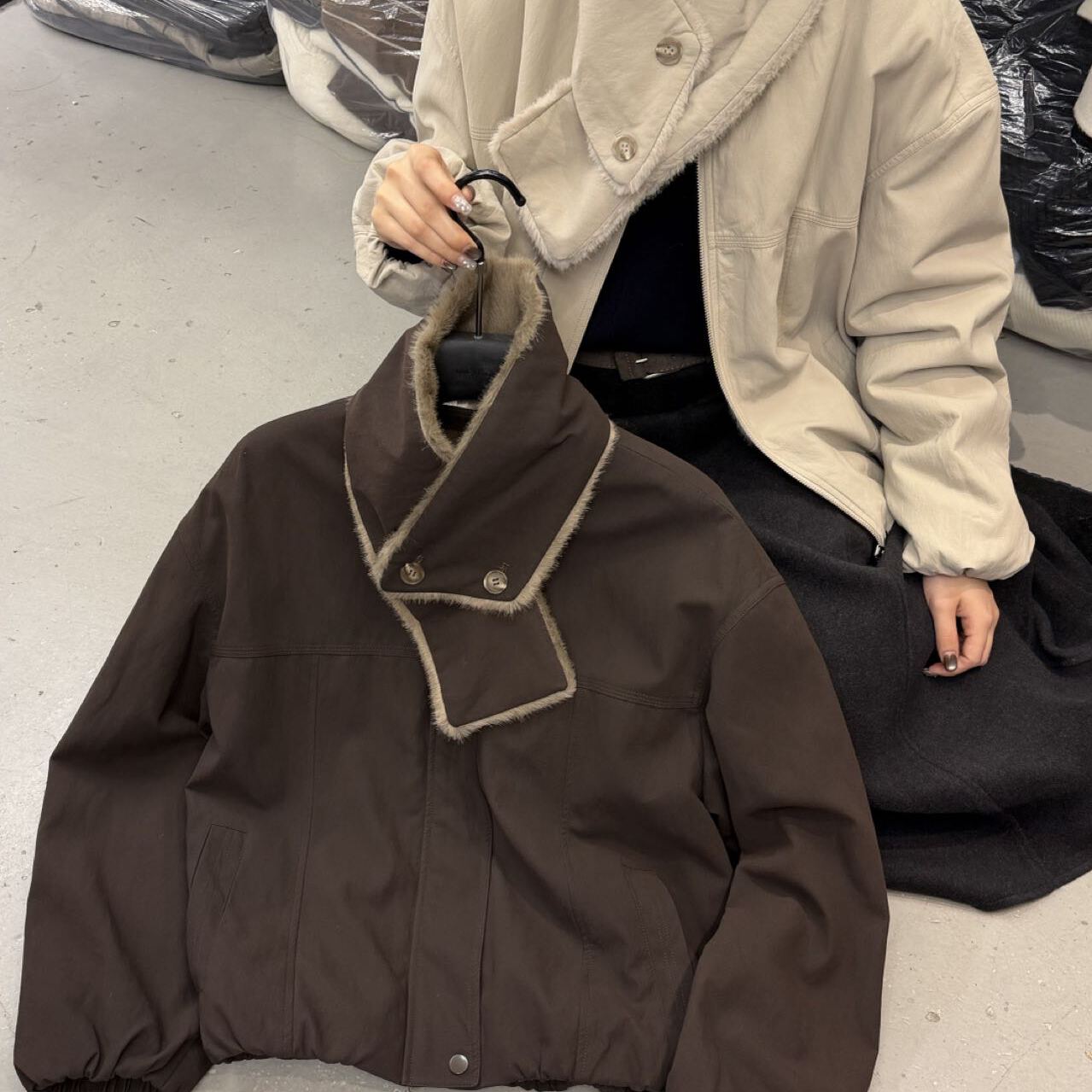 诺诺保暖韩版宽松显瘦百搭防风夹克冲锋衣短外套(配围脖)54W82051