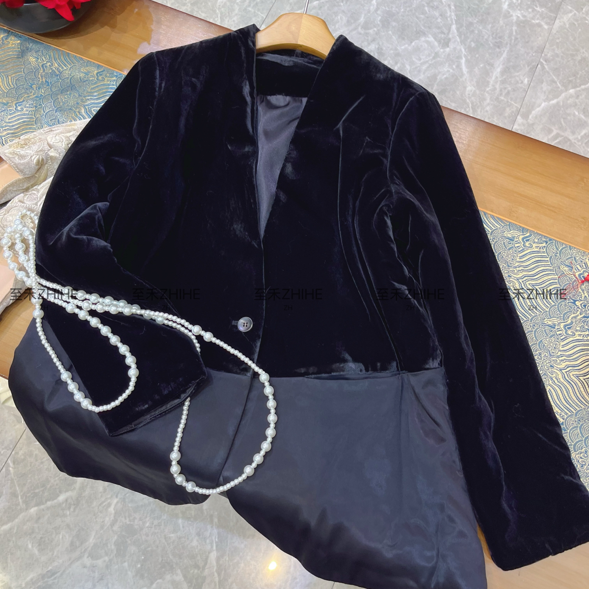 诺诺冬上新拼色V领一粒扣百搭短外套t1993