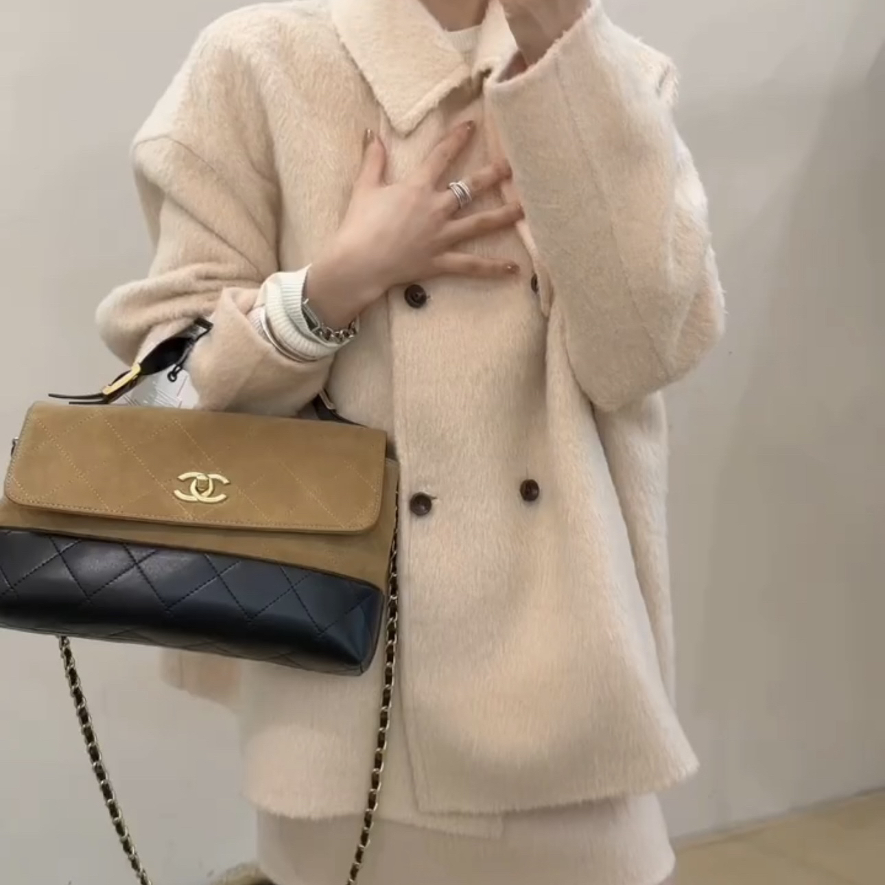 诺诺丽羊驼绒宽松羊毛外套+显瘦半身裙两件套装（含70羊毛）25CF3