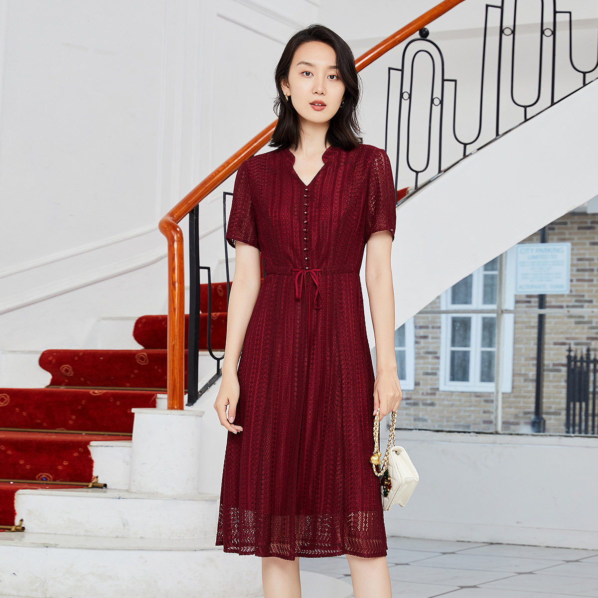 歌蒂诗2022春夏专柜优雅收腰显瘦