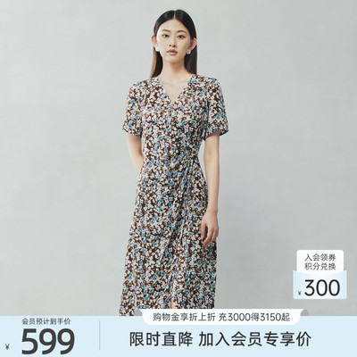 歌蒂诗夏季新款时尚气质经典V领碎花收腰显瘦连衣裙3F21L1283