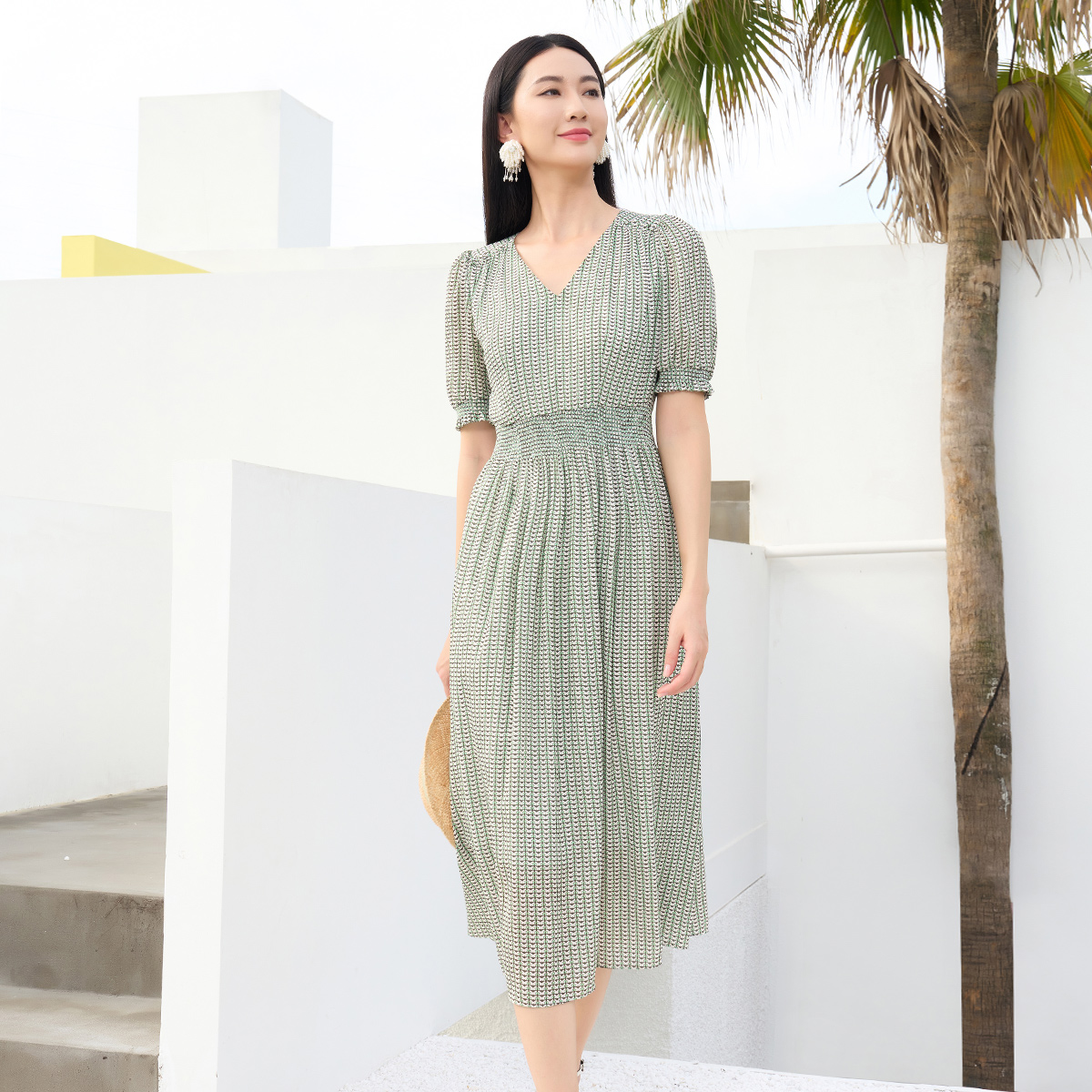 歌蒂诗夏季V领荷叶袖连衣裙