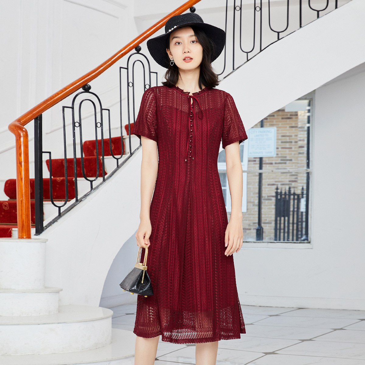 歌蒂诗2022春夏专柜新款优雅领口