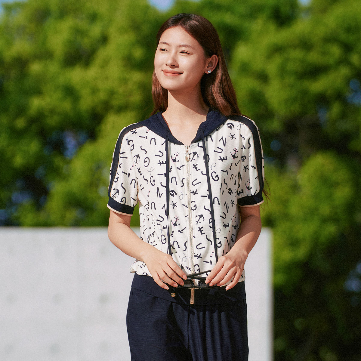 歌蒂诗2025夏季专柜新款休闲百搭连帽拉链运动短袖外套 1F23W7014