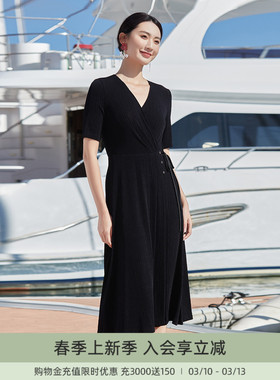 歌蒂诗夏季专柜新款简约素雅腰带收腰V领连衣裙女士8D21L2199