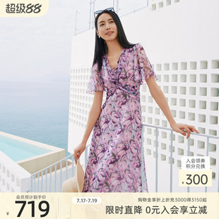 歌蒂诗夏季专柜新款时尚通勤气质V领喇叭袖连衣裙女1F22L3538