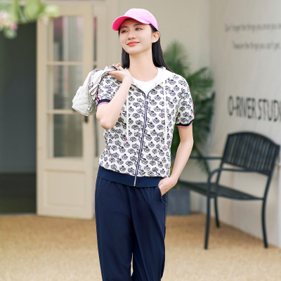 歌蒂诗夏季专柜新款时尚印花休闲连帽运动短袖外套 1E22W5277B