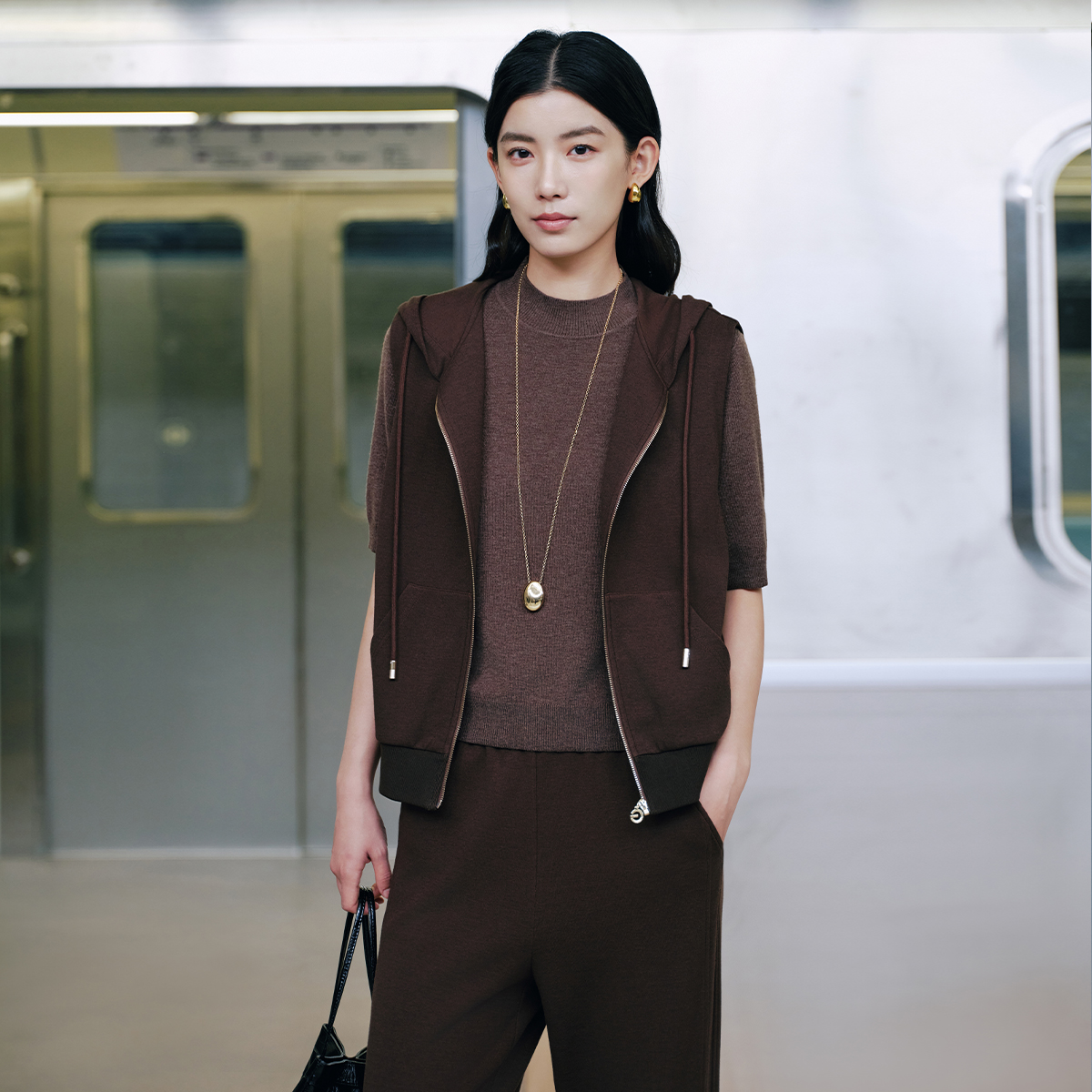 歌蒂诗2025秋季专柜新款休闲简约百搭连帽短款马夹外套 1F32J2013