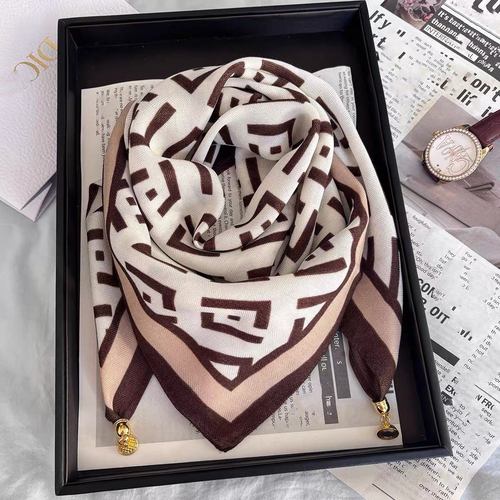 2025新款磁吸扣方巾三角巾春秋冬季时尚高级感护脖护劲保暖丝巾女