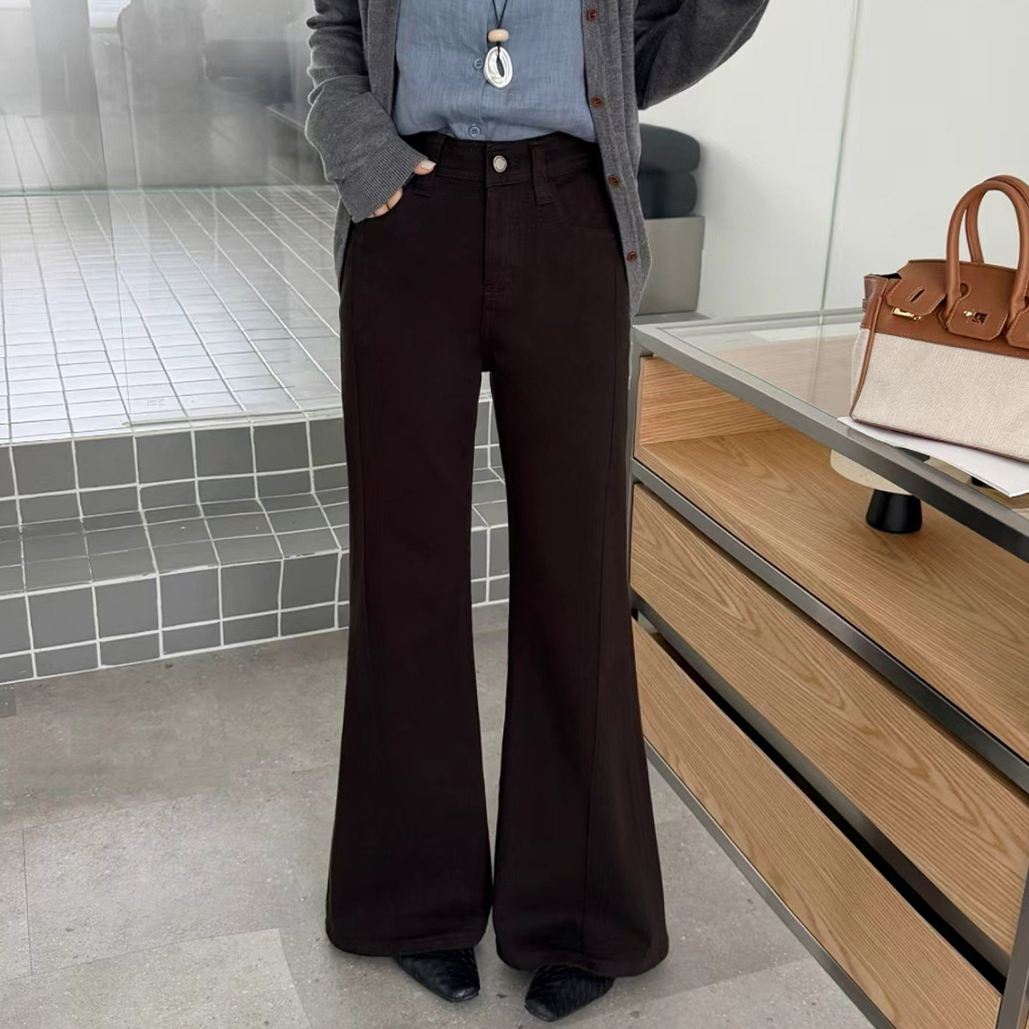 2026秋新款JEANS阿凡牛67842深咖四面弹修身显瘦女牛仔微筒喇叭裤