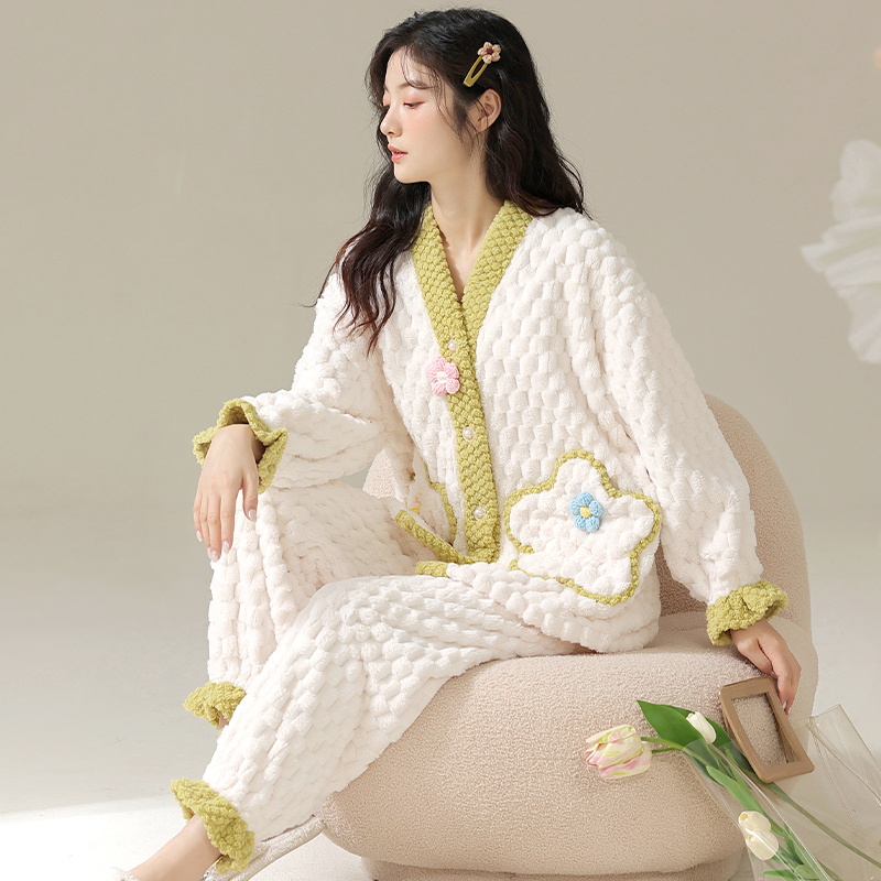 冬季珊瑚绒睡衣女加厚保暖