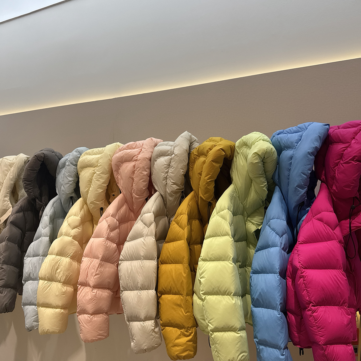 LC比首选高蓬松充绒超级饱满连帽9色泡芙保暖羽绒服外套25089