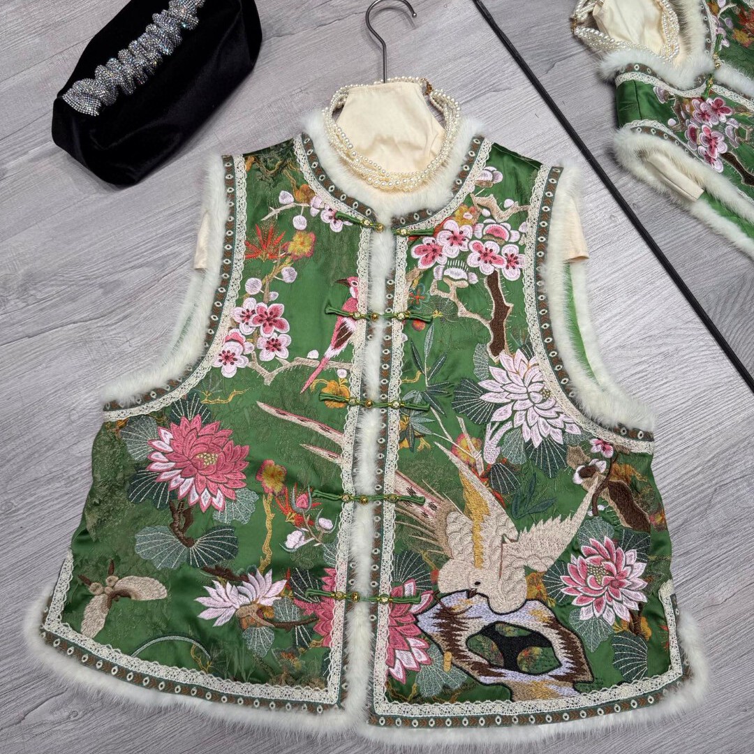 LC冬上新人丝夹棉水貂毛刺绣国风马甲YS21-G208A