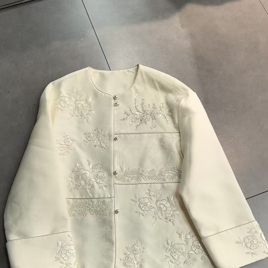 LC秋上新重工刺绣钉珠拼接款真丝短外套（含10真丝）YS18G525