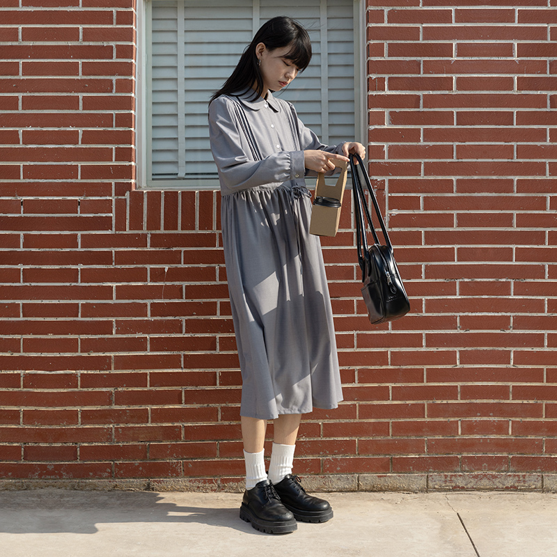 omont蛋挞家花瓣领A型连衣裙