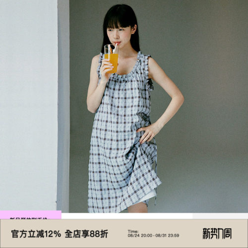 大U领设计/宽松版型无袖连衣裙