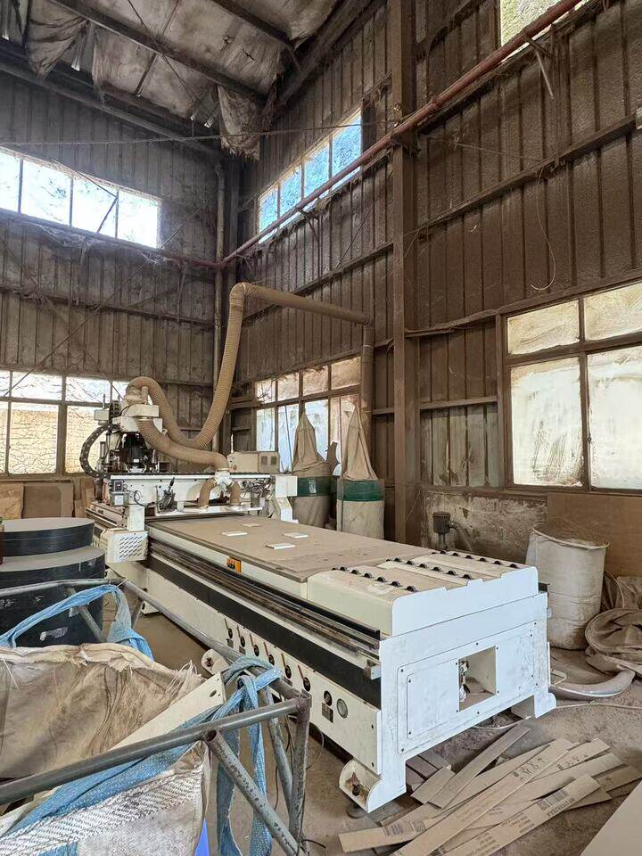 3月22日漳州市家具公司内的机器设备若干网络拍卖公告