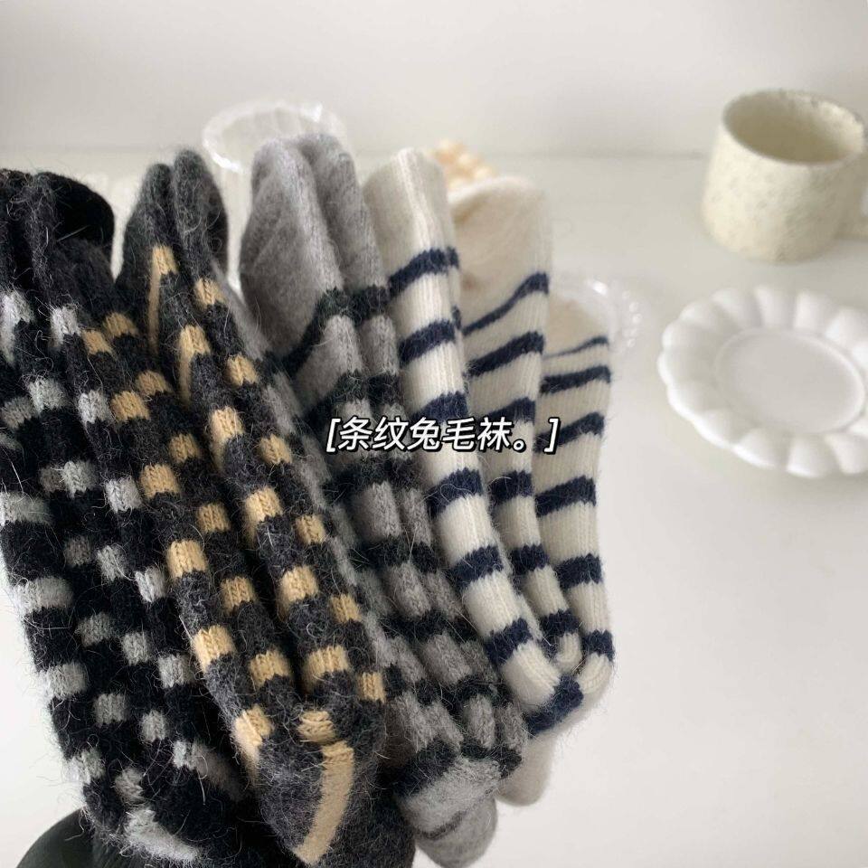 加厚兔羊毛袜子女ins潮秋冬季韩版日系条纹毛绒中筒袜堆堆袜保暖