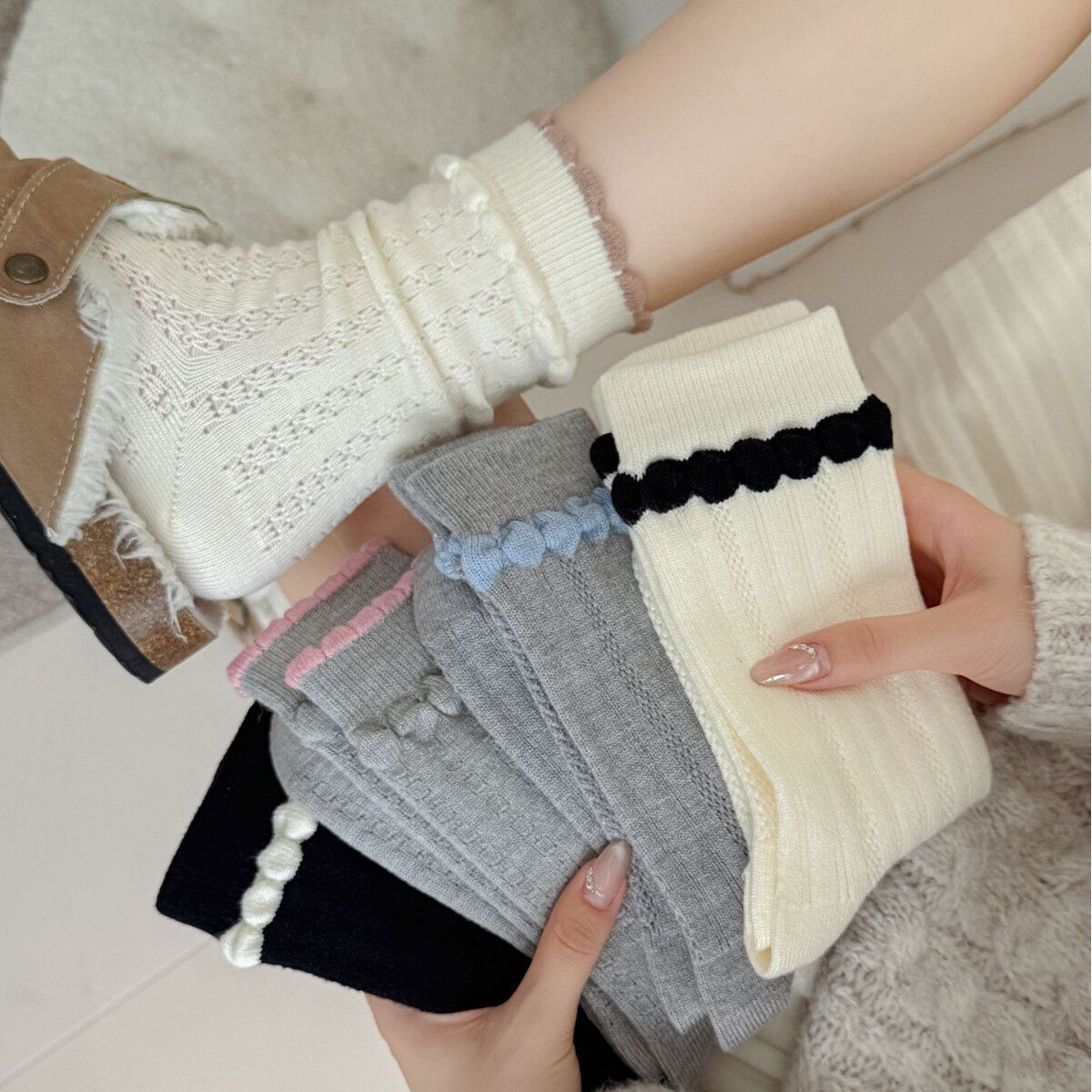 镂空麻花纹堆堆女秋冬暖绒袜子女日系ins潮撞色泡泡口花边中筒袜