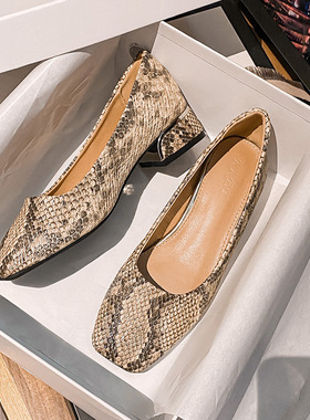 跨境蛇纹皮方头浅口单鞋女2025春新款粗跟中跟女鞋大码41-43