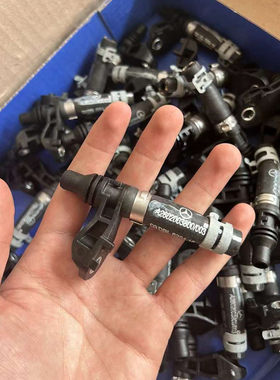 奔驰缸盖水管接头冷却液软管