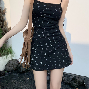 港味风格纯棉款碎花吊带连衣裙女夏季辣妹包臀裙收腰显瘦气质裙子