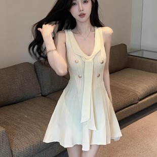 收腰显瘦气质小香风短裙 港味风格 双排扣无袖 背心连衣裙女夏季 新款