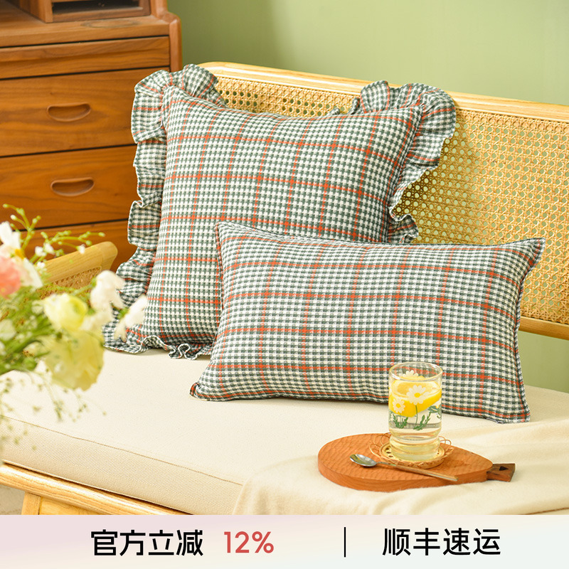 阳春小镇公仔棉填充花边抱枕