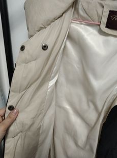 女款黑色袄子羽绒服 按扣型 有翻领长款遮臀均码  淑女装有大口袋