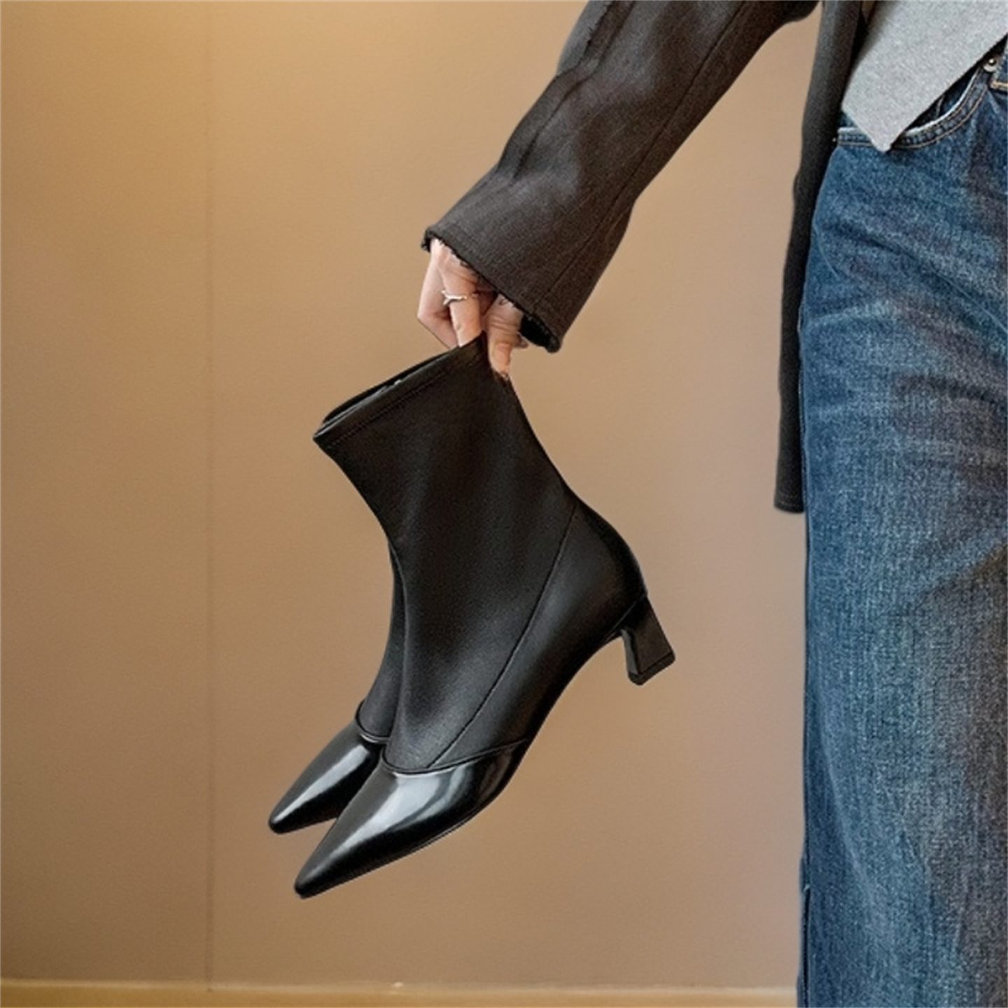 尖头短靴2025年秋冬新款