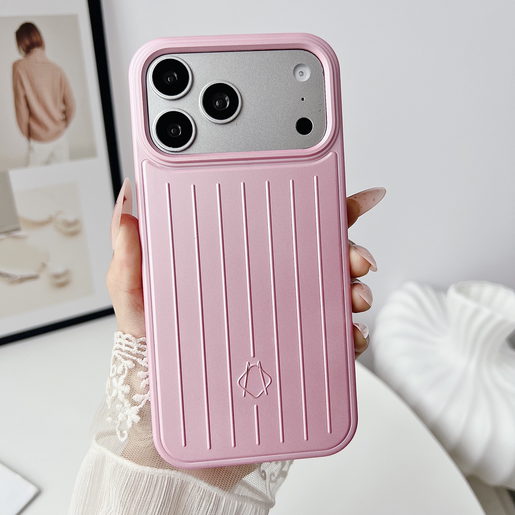 ip16欧美潮牌行李箱手机壳适用于苹果iPhone17手机壳粉色